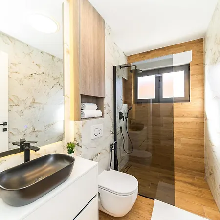 Aura Maris By Belmont Realty 아파트 *