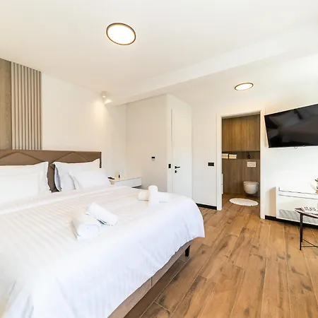 Aura Maris By Belmont Realty * 자다르
