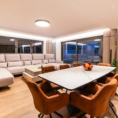 Aura Maris By Belmont Realty * 자다르