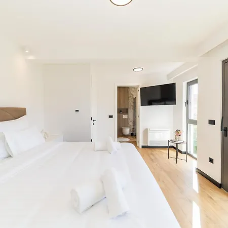 Aura Maris By Belmont Realty 아파트 *